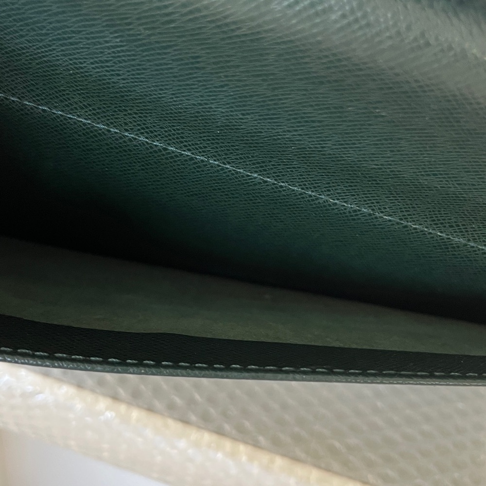 LV Taiga Leather Briefcase Unisex - Picture 3 of 11